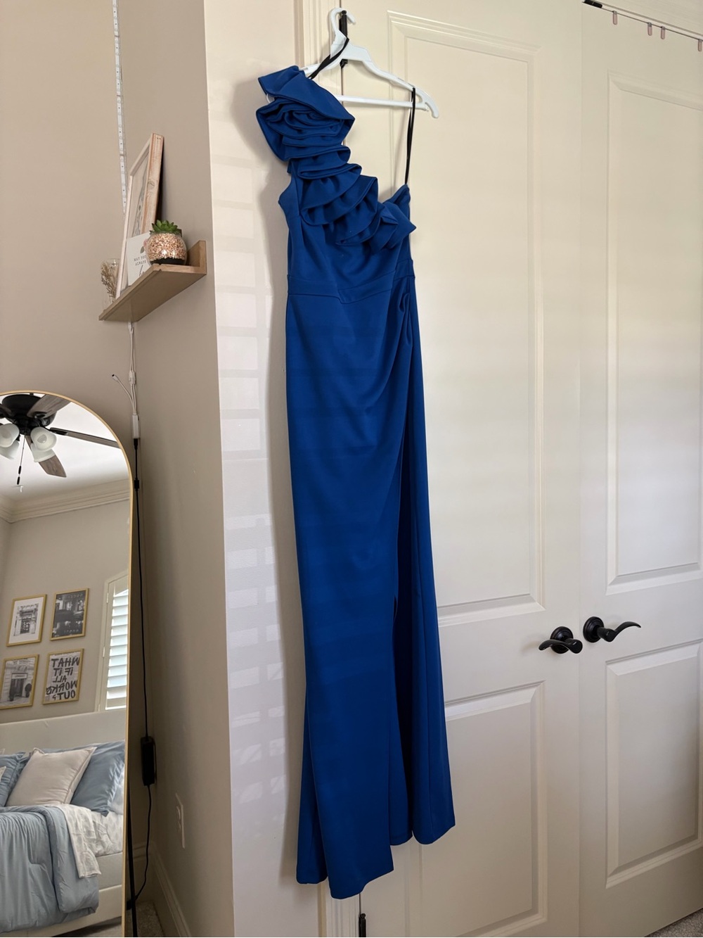 Elegant Royal Blue One-Shoulder Ruffle Evening Dress